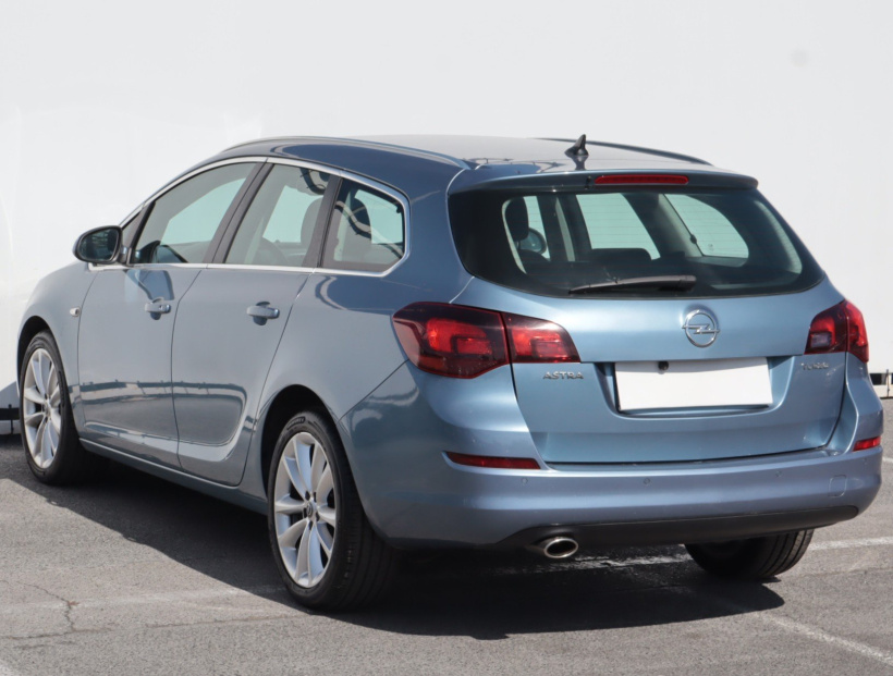Opel Astra, 2010
