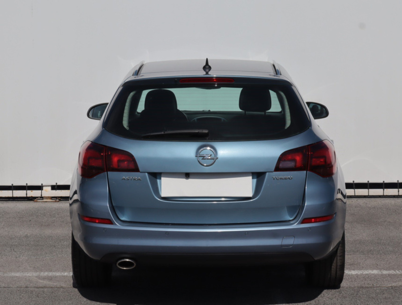 Opel Astra, 2010