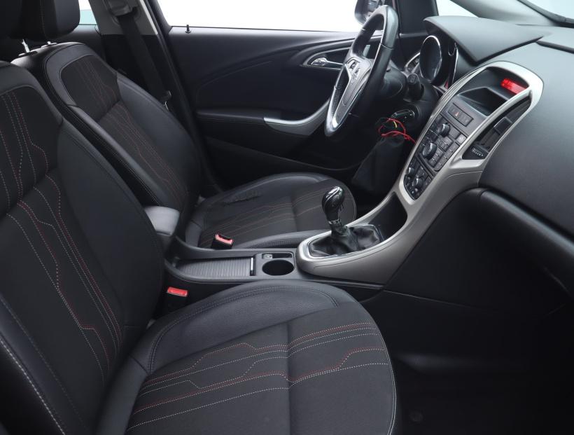 Opel Astra, 2012