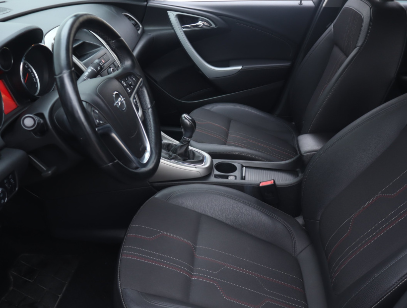 Opel Astra, 2012