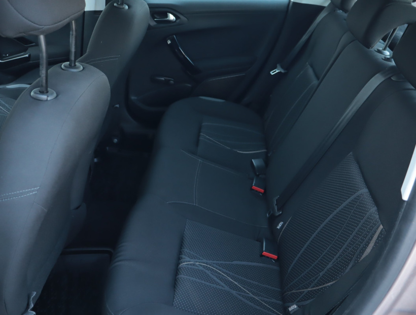 Peugeot 208, 2012