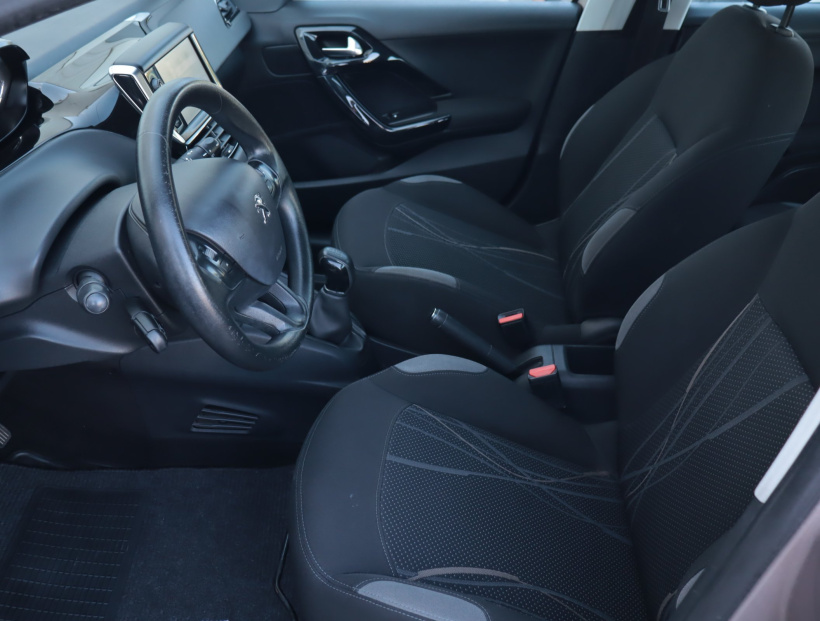 Peugeot 208, 2012