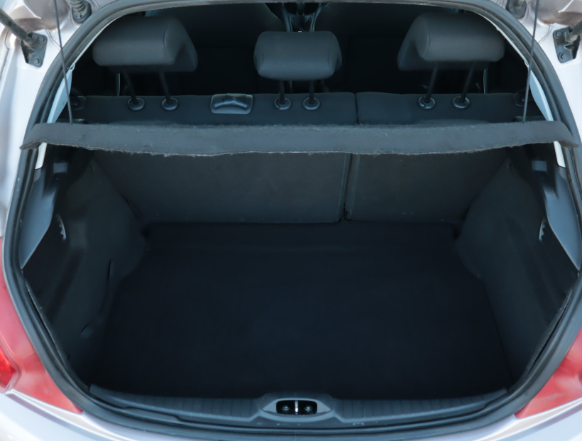 Peugeot 208, 2012