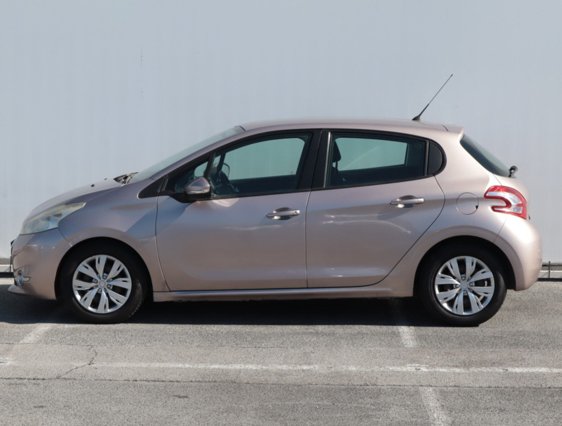 Peugeot 208, 2012