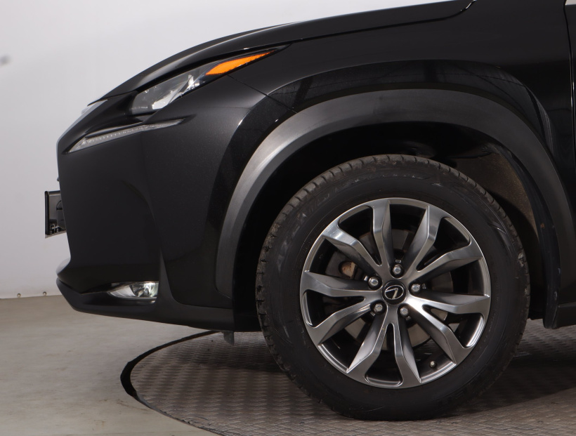 Lexus NX, 2015