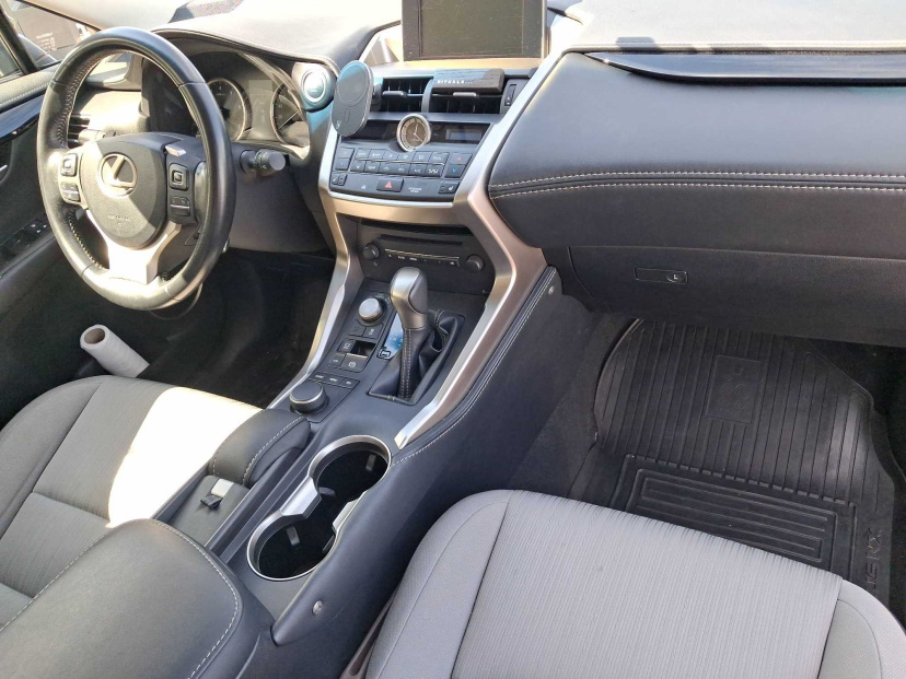 Lexus NX, 2016