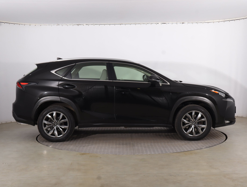 Lexus NX, 2015