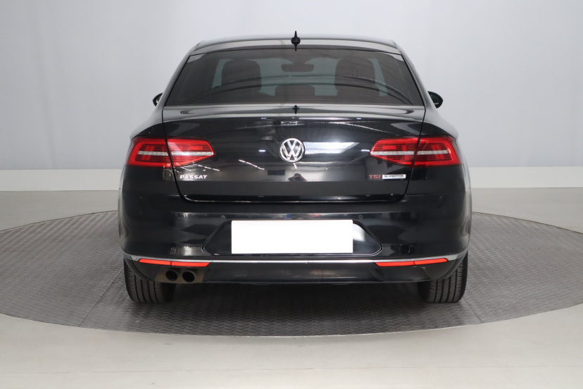 Volkswagen Passat, 2015