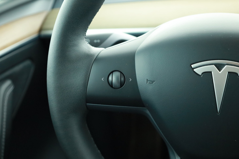Tesla Model Y, 2023