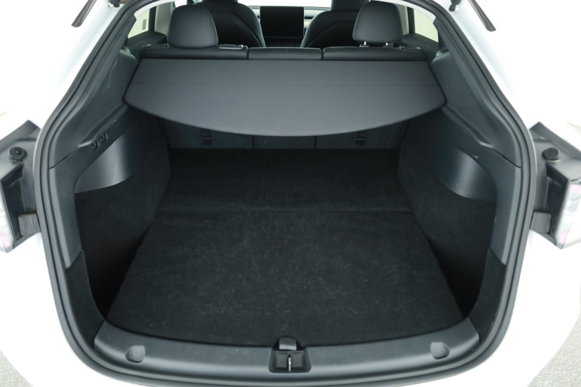 Tesla Model Y, 2023