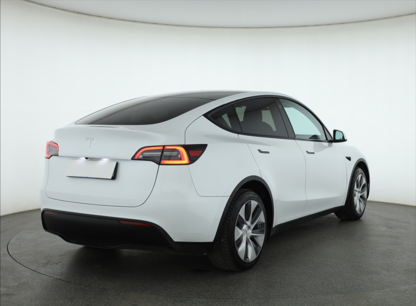 Tesla Model Y, 2023