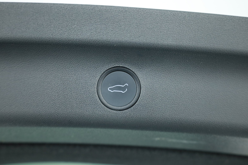 Tesla Model Y, 2023