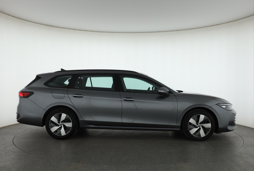 Volkswagen Passat, 2024