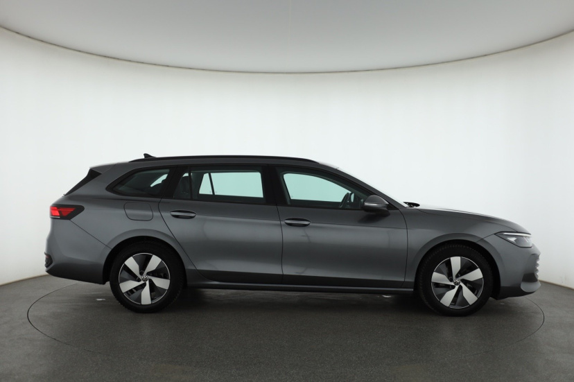 Volkswagen Passat, 2024