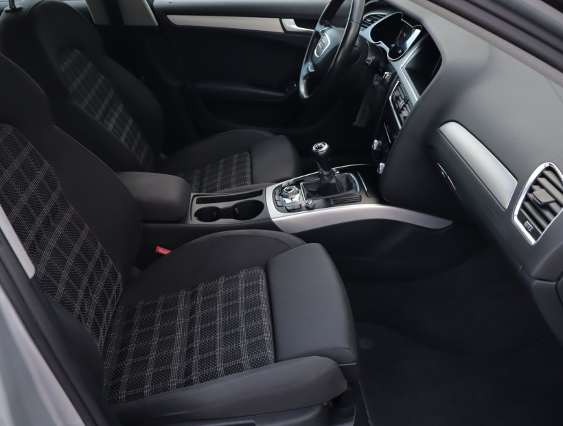 Audi A4, 2012