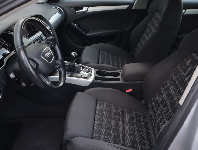 Audi A4, 2012