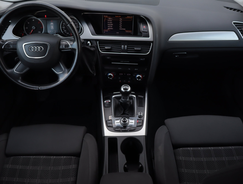 Audi A4, 2012