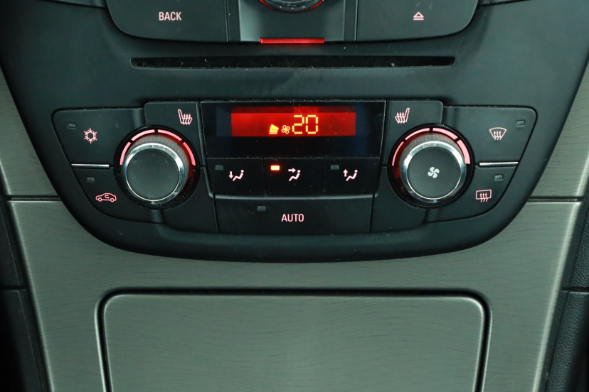 Opel Insignia, 2011