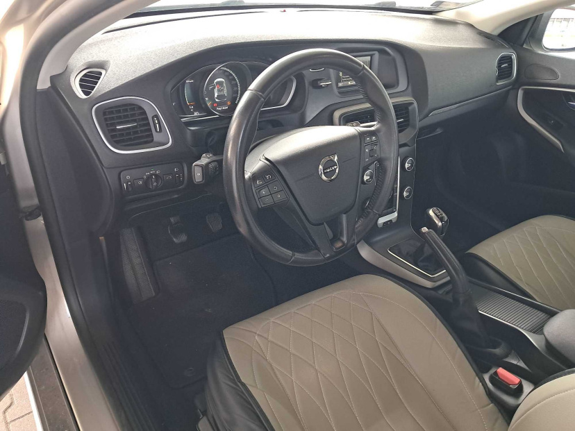 Volvo V40 Cross Country, 2017