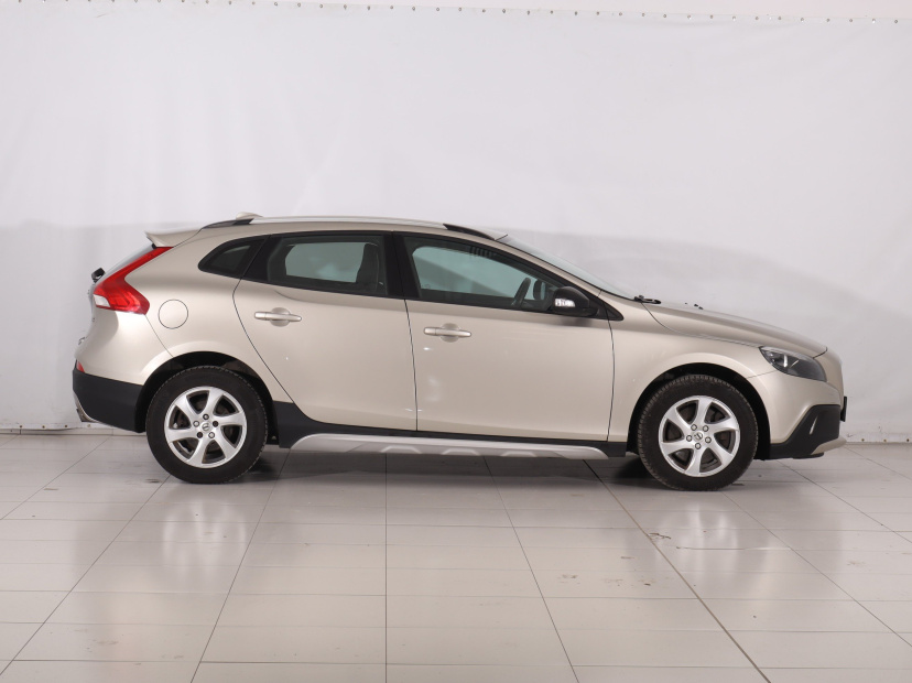 Volvo V40 Cross Country, 2017