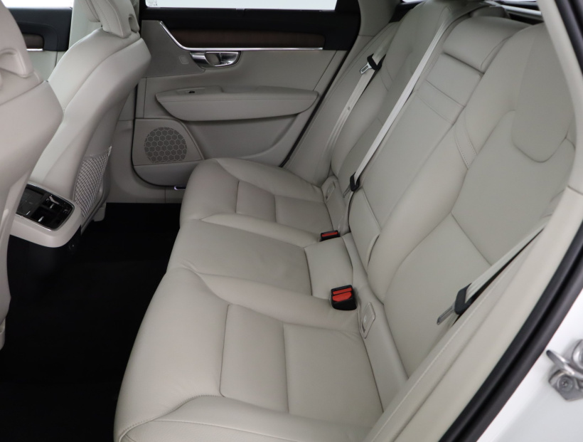 Volvo V90 Cross Country, 2021