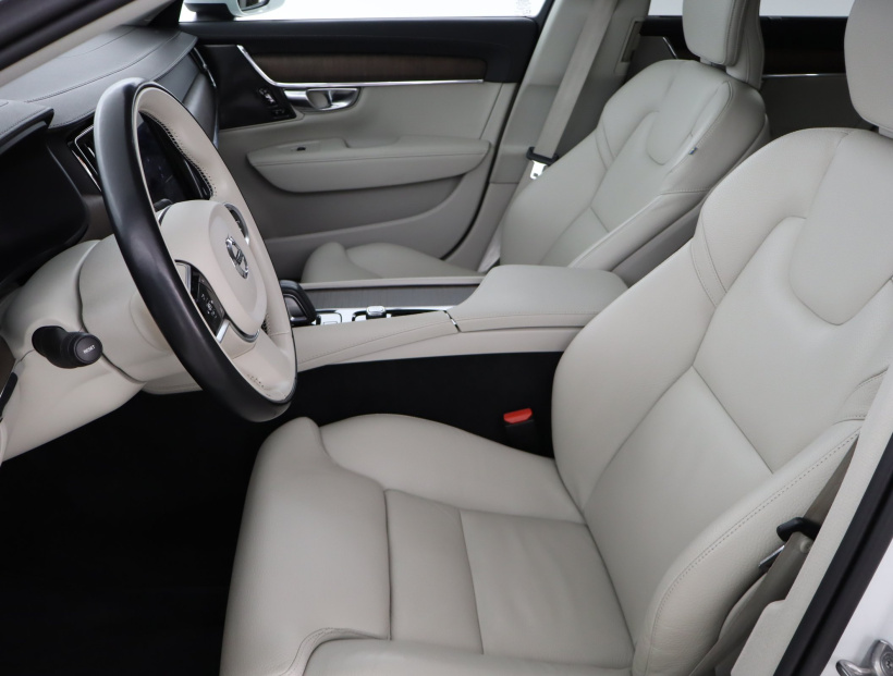 Volvo V90 Cross Country, 2021