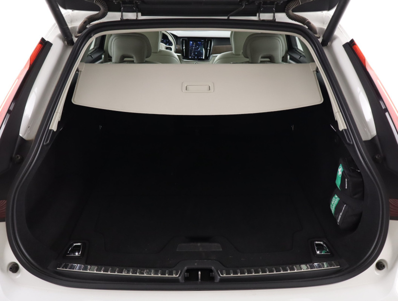 Volvo V90 Cross Country, 2021