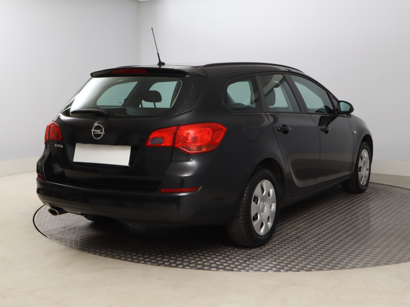 Opel Astra, 2012