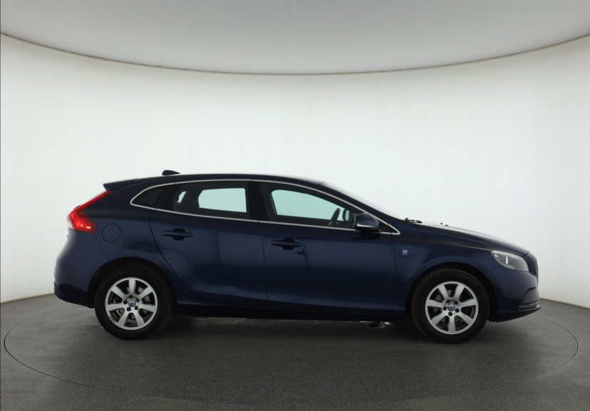 Volvo V40, 2014