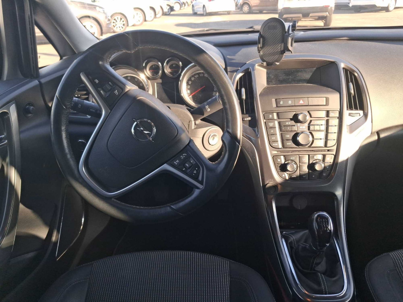 Opel Astra, 2011