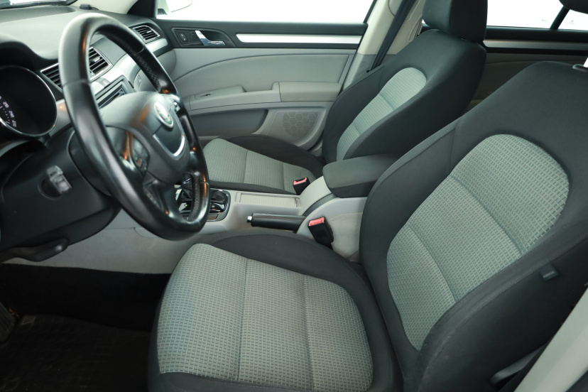 Škoda Superb, 2010