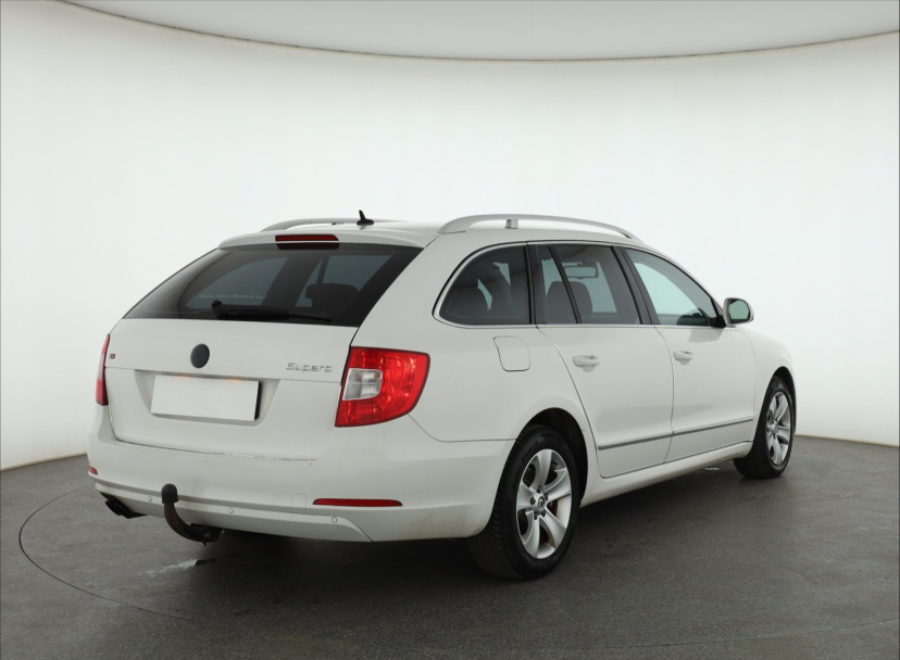 Škoda Superb, 2010