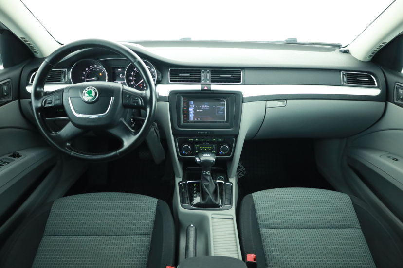 Škoda Superb, 2010