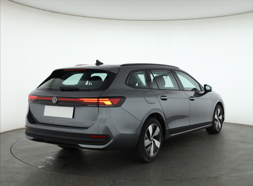 Volkswagen Passat, 2024