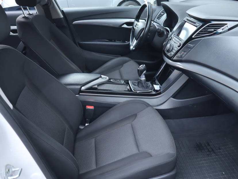 Hyundai i40, 2012