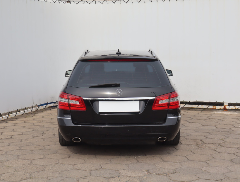 Mercedes-Benz E, 2010