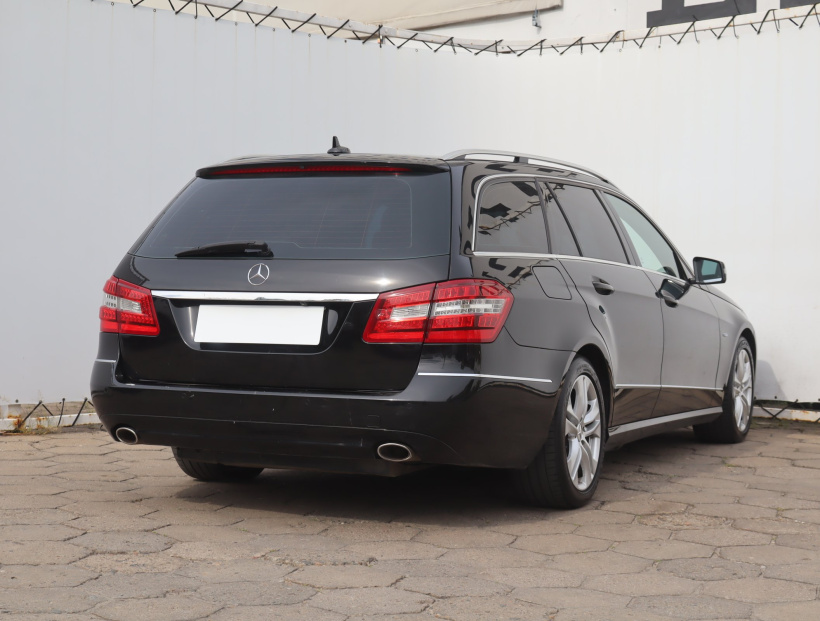 Mercedes-Benz E, 2010