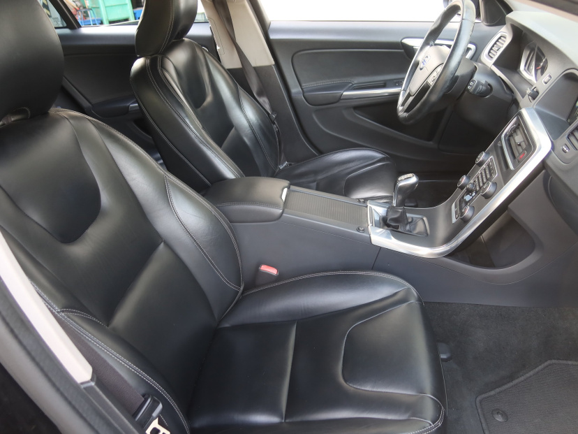 Volvo V60, 2015