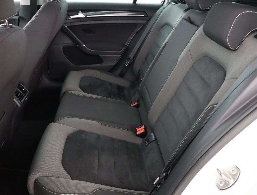 Volkswagen Golf, 2016