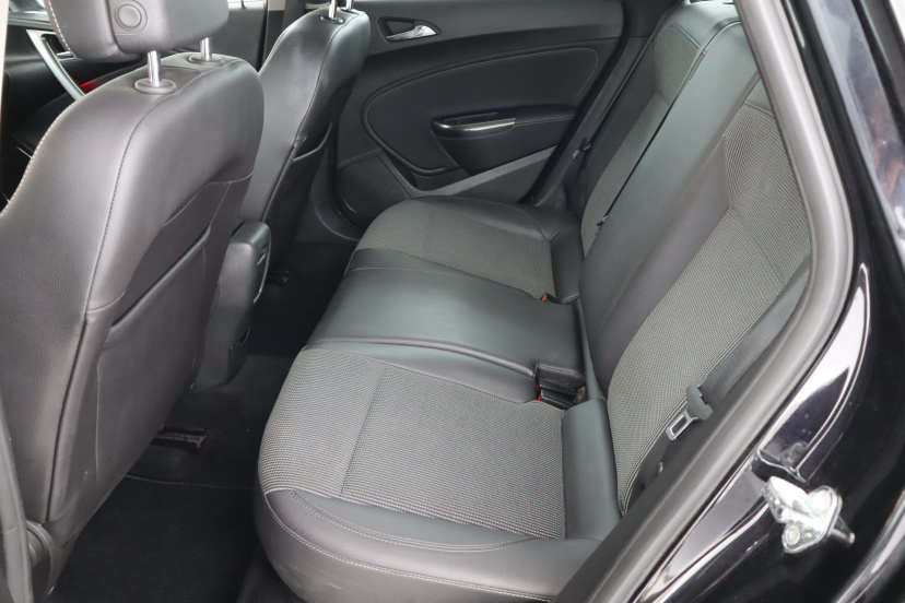Opel Astra, 2011