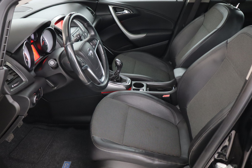 Opel Astra, 2011
