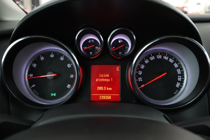 Opel Astra, 2011