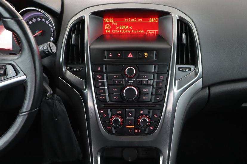 Opel Astra, 2011