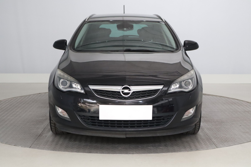 Opel Astra, 2011