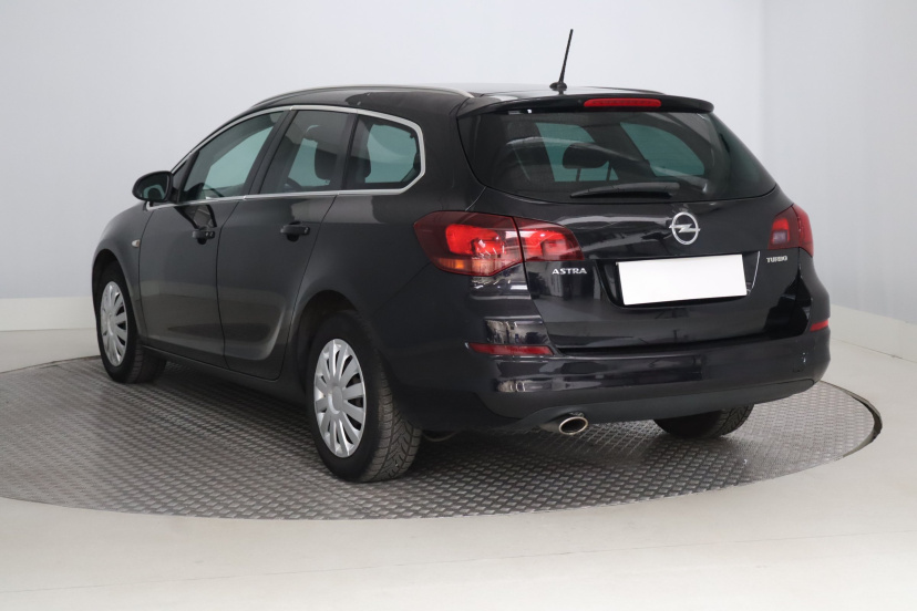 Opel Astra, 2011