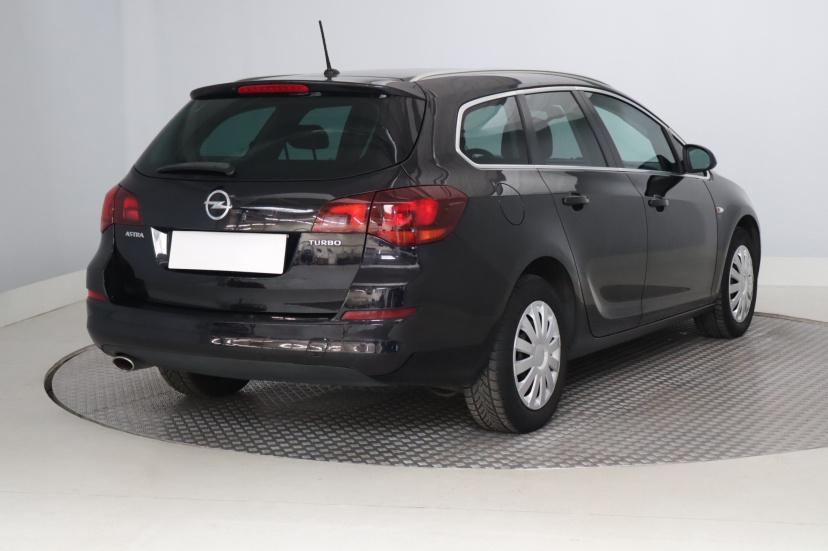 Opel Astra, 2011
