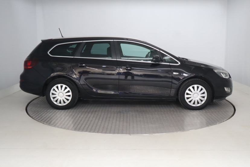 Opel Astra, 2011