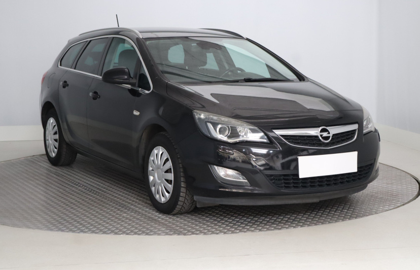 Opel Astra, 2011