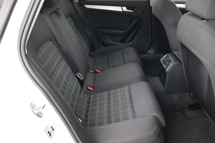 Audi A4, 2015