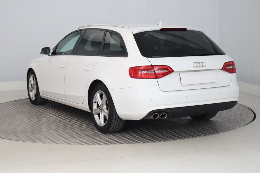 Audi A4, 2015